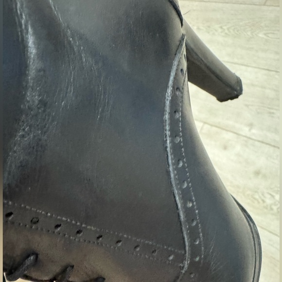 Elegant Black Lace-Up Ankle Boots
🇮🇹 - Picture 8 of 8